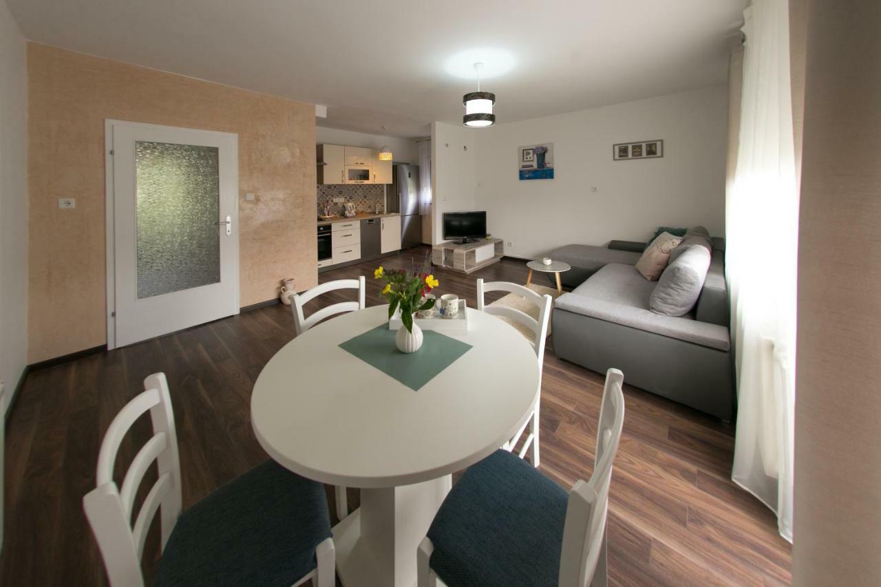 Apartman Maja Otocac Exterior photo